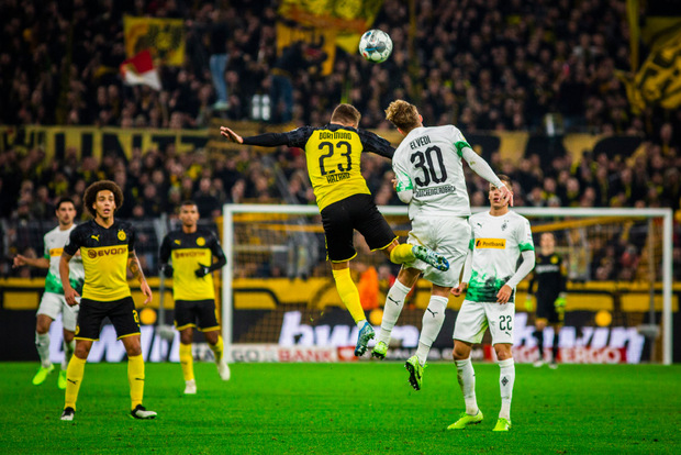 Borussia Dortmund hat dank zweier Tore von Julian Brandt einen Schritt aus der Krise gemacht.