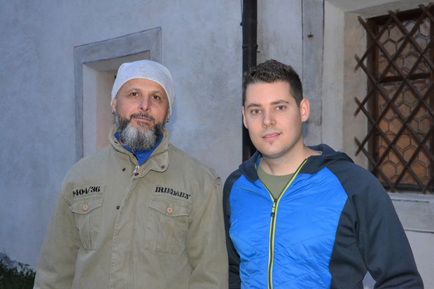 Kurt Glänzer (l.) übergibt die Obmannschaft des Vereins „NiKraMo“ nach 25 Jahren an Daniel Lugger.