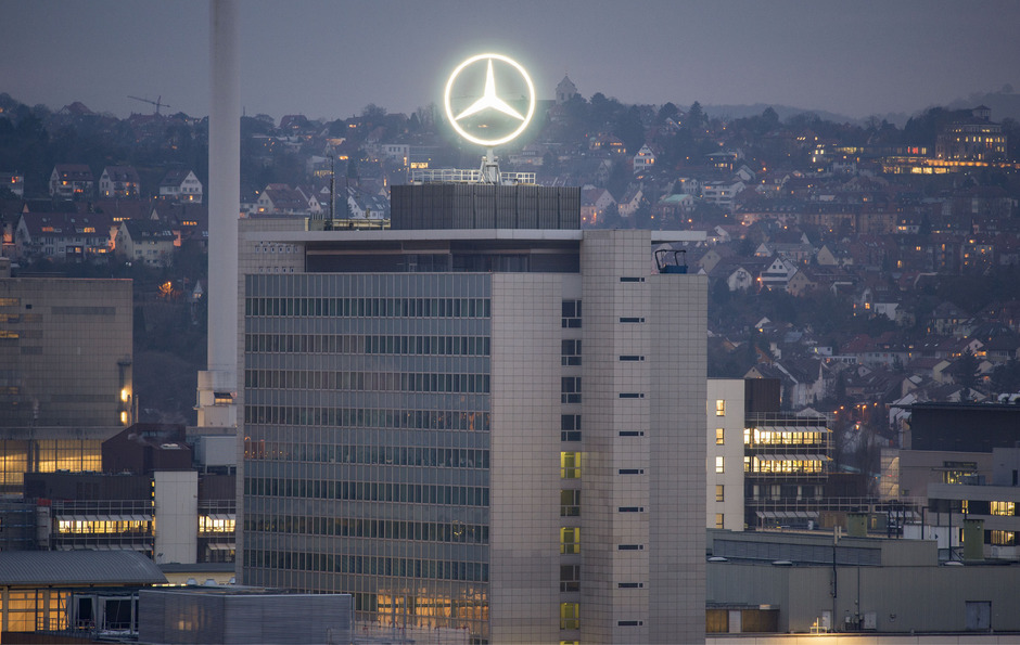 Daimler in eine Holding mit drei Töchtern umgewandelt