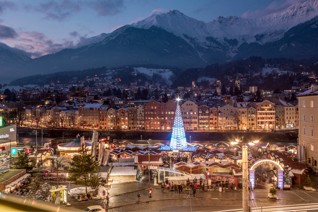 Bergweihnacht Innsbruck - Christkindlmarkt am Marktplatz.
