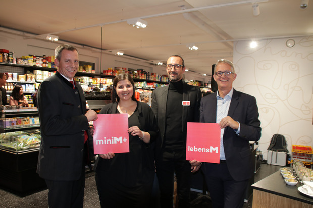 BM Michael Kluibenschädl, Anna-Maria Mölk und Peter Paul Mölk mit Georg Willeit (v. l.) bewiesen einen langen Atem.