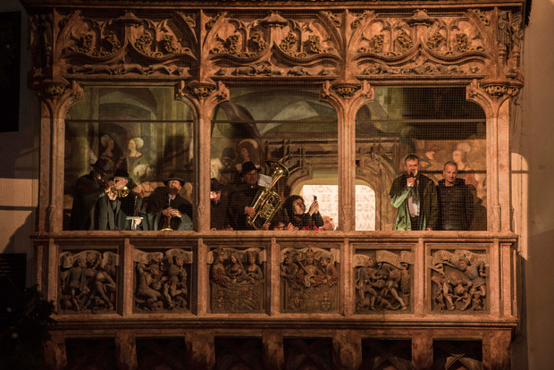 Die Amraser Turmbläser stimmten beim Goldenen Dachl die ersten Klänge der Vorweihnachtszeit an.