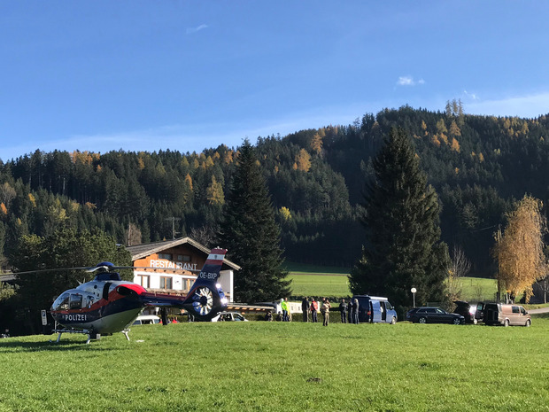 Auch ein Polizeihubschrauber war vor Ort.