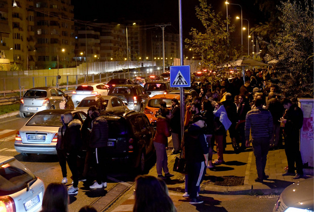 Am frühen Morgen bebte in Albanien die Erde. Tausende Menschen brachten sich im Freien in Sicherheit.