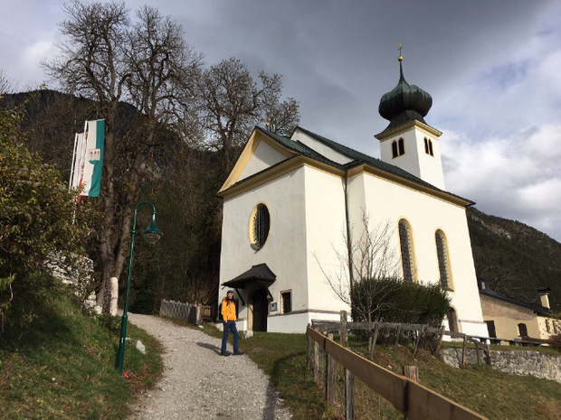 eht es wenige Schritte hinunter zur Romediuskirche.