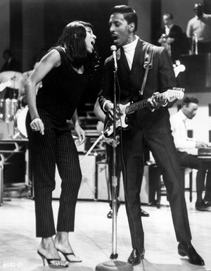 Ike und Tina Turner bei einem Auftritt in Kalifornien.