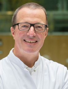 Univ.-Prof. Herbert Tilg: ": Die Pille gegen NAFLD gibt es momentan nicht und trotz intensiver Forschung ist auch in Zukunft nicht mit einer medikamentösen Therapie zu rechnen.“