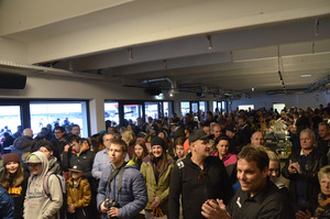 Das volle Foyer bei der Eröffnung.
